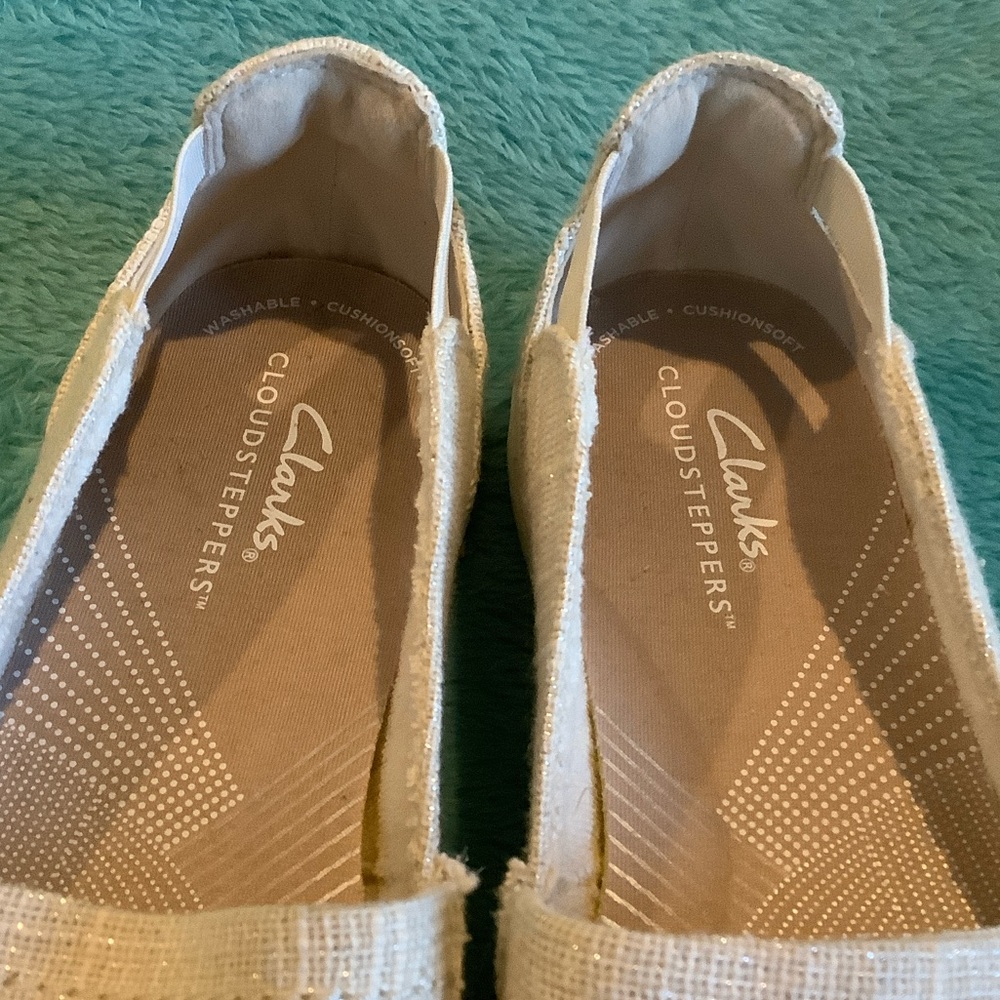 Clarks Women's Beige Cloudsteppers Loafers NWOT Size 6.5 - Picture 9 of 12